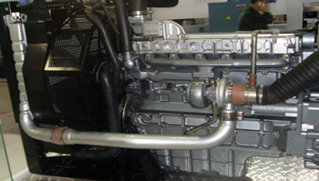 日本小松柴油發(fā)電機發(fā)動(dòng)機維修保養