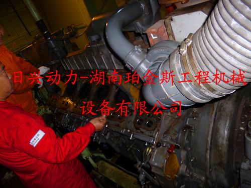 三菱R16柴油發(fā)動(dòng)機缸套、活塞、連桿的解體、檢修